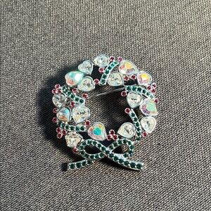 Retired Swarovski 2007 Christmas wreath brooch